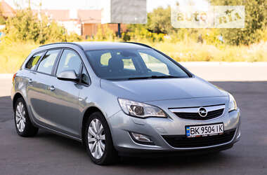 Універсал Opel Astra 2011 в Києві