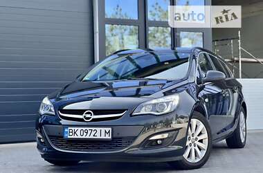 Универсал Opel Astra 2015 в Ровно