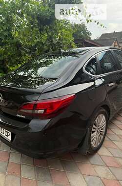 Седан Opel Astra 2013 в Теофиполе