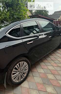 Седан Opel Astra 2013 в Теофиполе