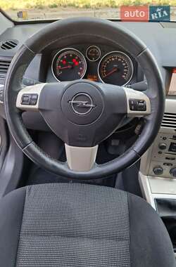 Хэтчбек Opel Astra 2008 в 