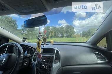 Універсал Opel Astra 2013 в 
