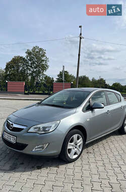 Хетчбек Opel Astra 2010 в 