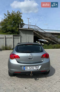 Хетчбек Opel Astra 2010 в 