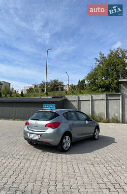 Хетчбек Opel Astra 2010 в 