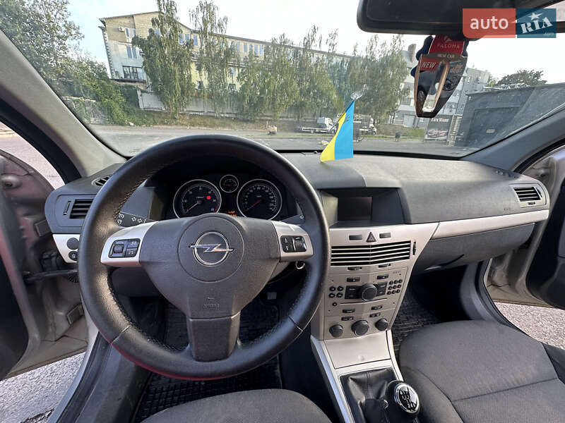 Хэтчбек Opel Astra 2007 в Львове