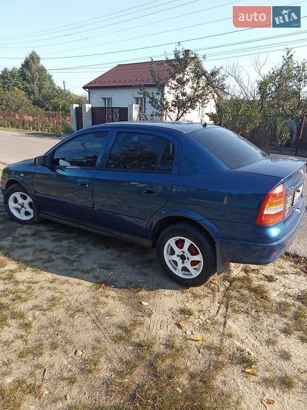 Седан Opel Astra 2007 в Львові