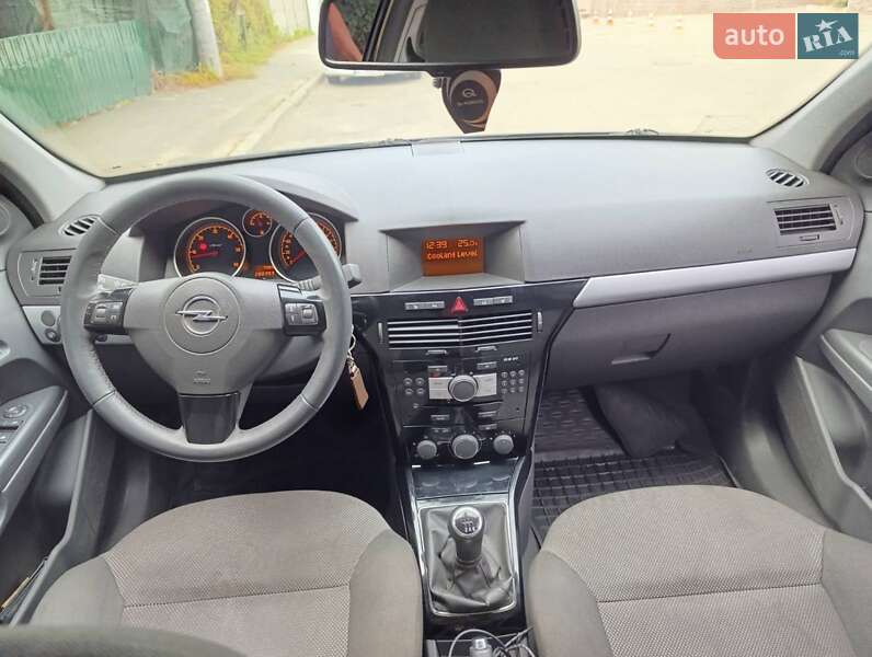 Универсал Opel Astra 2010 в Василькове