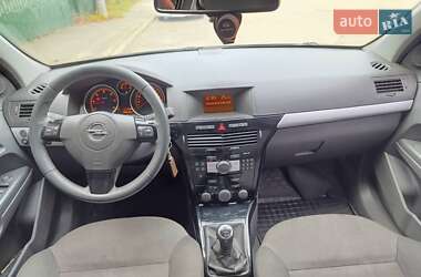 Универсал Opel Astra 2010 в 