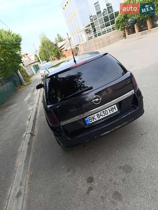 Универсал Opel Astra 2010 в Василькове