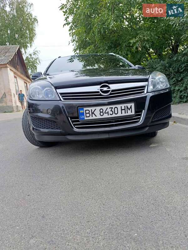 Универсал Opel Astra 2010 в Василькове