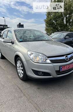 Універсал Opel Astra 2010 в Полтаві