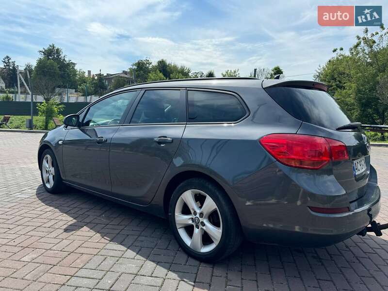Универсал Opel Astra 2011 в Луцке фото 2 Универсал Opel Astra 2011 в Луцке