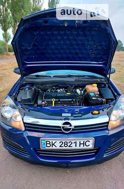 Универсал Opel Astra 2006 в Тростянце