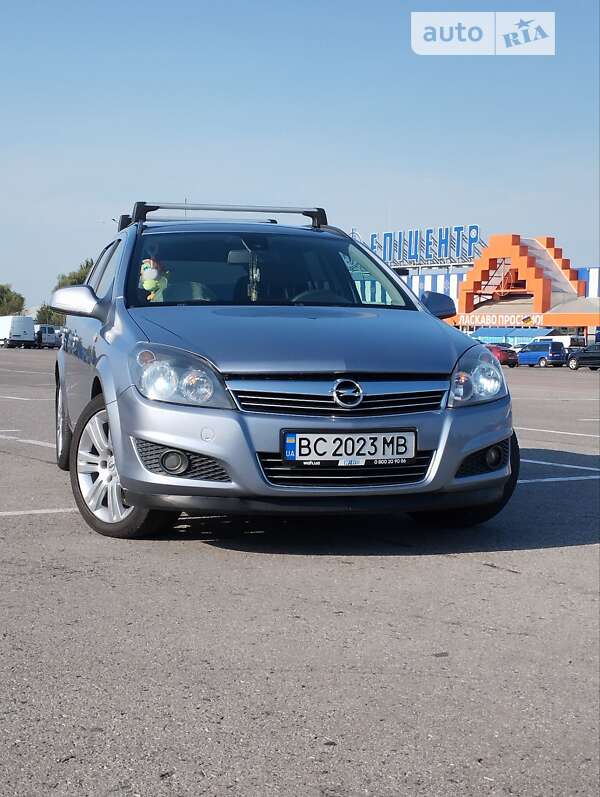 Универсал Opel Astra 2010 в Львове