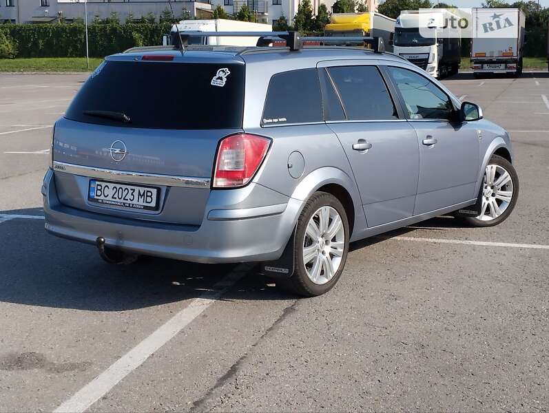 Универсал Opel Astra 2010 в Львове