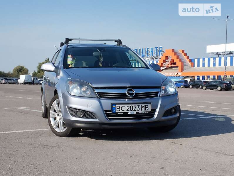 Універсал Opel Astra 2010 в Львові