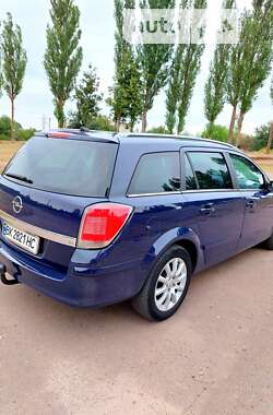 Универсал Opel Astra 2006 в Тростянце