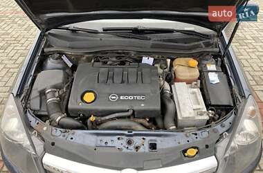 Купе Opel Astra 2006 в 