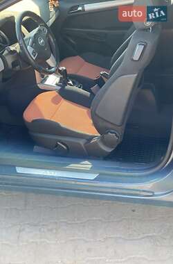 Купе Opel Astra 2006 в 