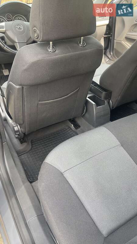 Универсал Opel Astra 2007 в Звягеле