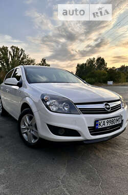 Хэтчбек Opel Astra 2012 в Киеве