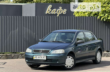 Седан Opel Astra 2006 в Днепре