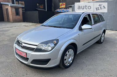 Універсал Opel Astra 2005 в Охтирці