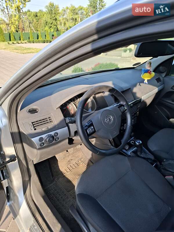 Универсал Opel Astra 2010 в Конотопе