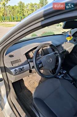 Универсал Opel Astra 2010 в 