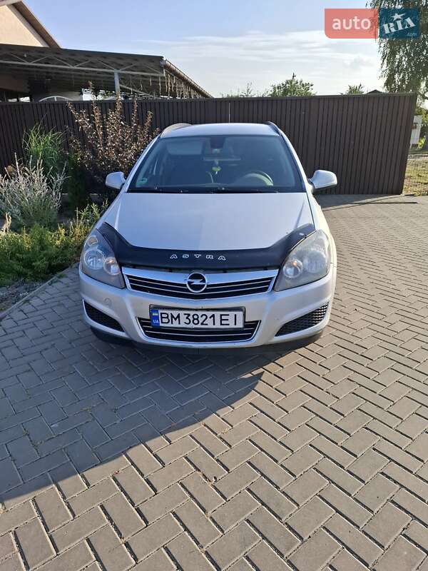 Универсал Opel Astra 2010 в Конотопе
