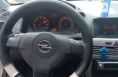 Хэтчбек Opel Astra 2007 в 