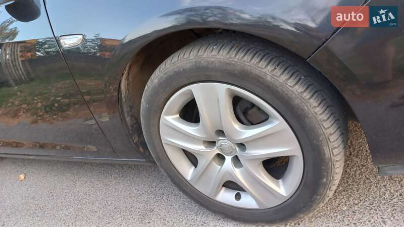 Універсал Opel Astra 2011 в Золочеві