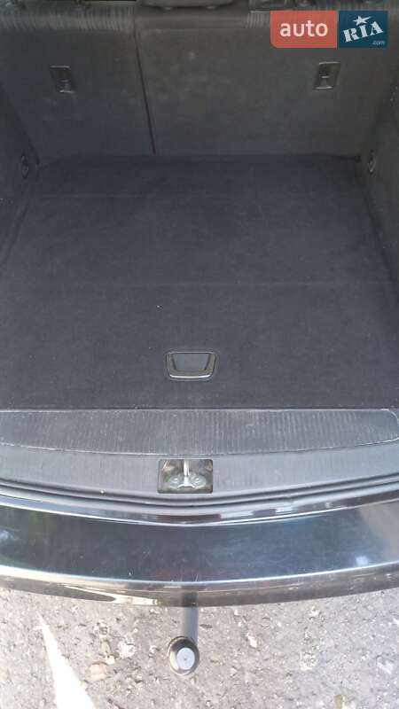 Універсал Opel Astra 2011 в Золочеві