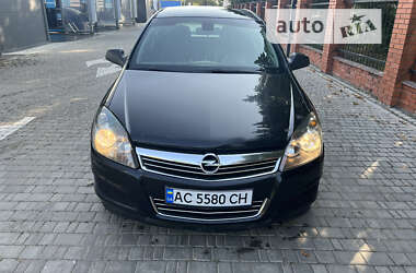 Універсал Opel Astra 2010 в Луцьку