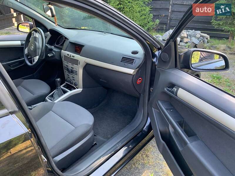 Универсал Opel Astra 2008 в Ровно