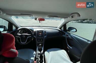 Универсал Opel Astra 2013 в 