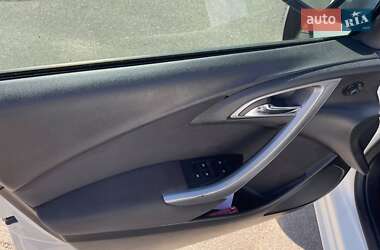 Универсал Opel Astra 2013 в 