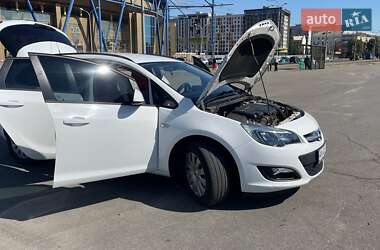 Универсал Opel Astra 2013 в 