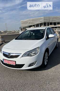 Хэтчбек Opel Astra 2011 в Львове