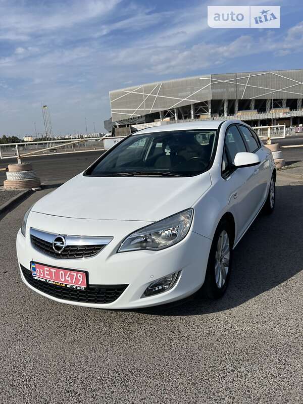 Хетчбек Opel Astra 2011 в Львові