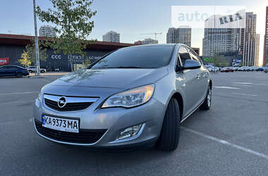 Хэтчбек Opel Astra 2011 в Киеве