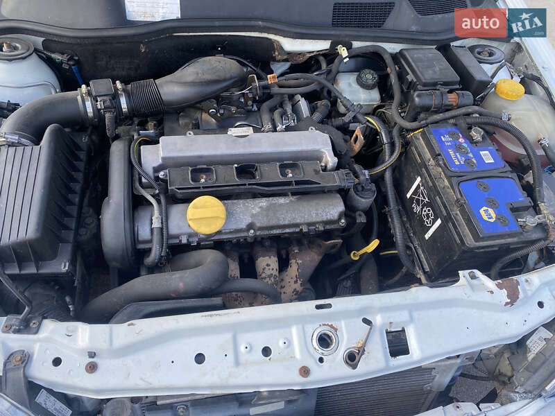 Седан Opel Astra 2000 в Ровно