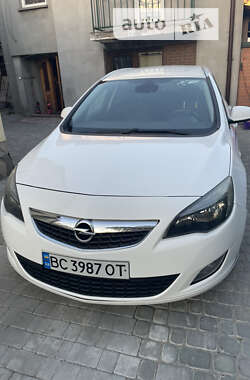 Универсал Opel Astra 2012 в Львове