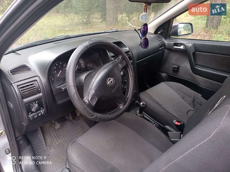 Седан Opel Astra 2006 в Владимирце