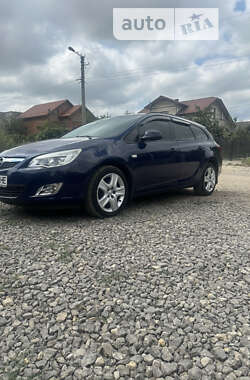 Универсал Opel Astra 2011 в Ивано-Франковске