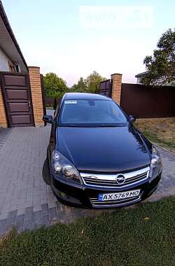 Седан Opel Astra 2010 в Богодухове