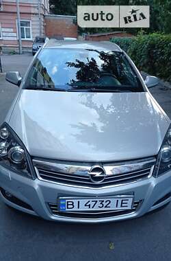 Универсал Opel Astra 2010 в Полтаве