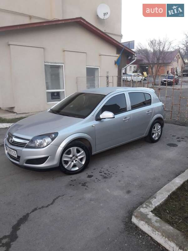 Хэтчбек Opel Astra 2011 в Каменец-Подольском