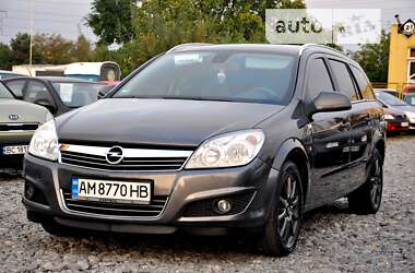 Универсал Opel Astra 2010 в Львове